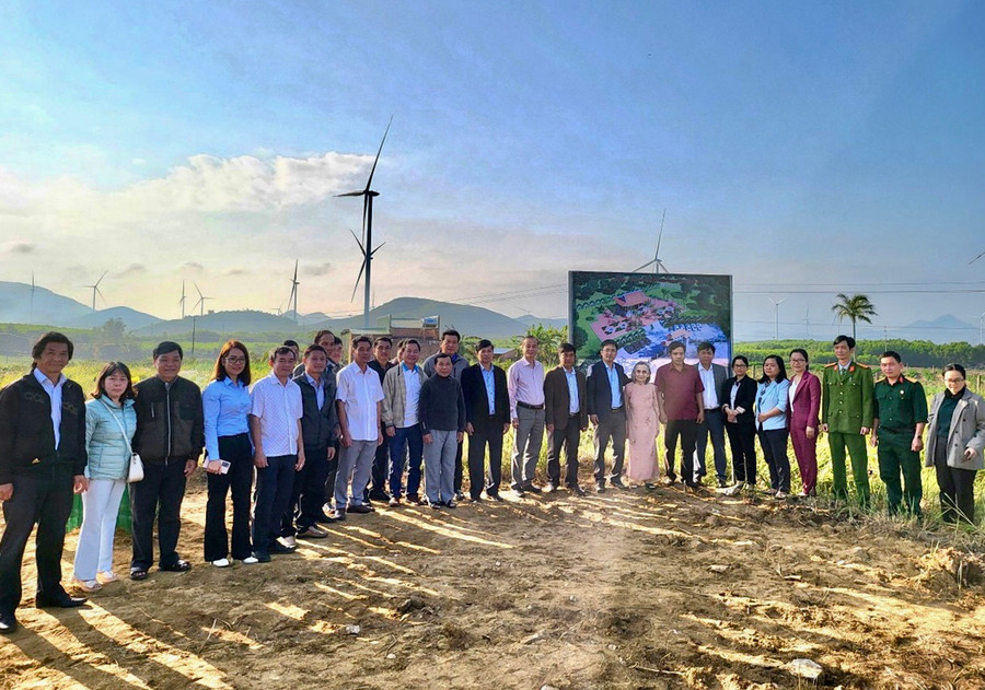 Lãnh đạo thị xã An Khê và các ban, ngành trong ngày khởi công xây dựng Nhà lưu niệm Anh hùng Đỗ Trạc. Ảnh: L.Đ.N Lãnh đạo thị xã An Khê và các ban, ngành trong ngày khởi công xây dựng Nhà lưu niệm Anh hùng Đỗ Trạc. Ảnh: L.Đ.N