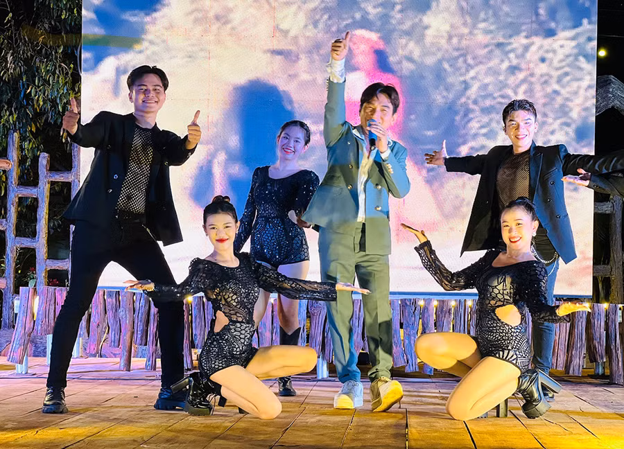 Một tiết mục biểu diễn tại đêm nhạc gây quỹ giúp đỡ thiếu nhi mắc bệnh hiểm nghèo. Ảnh: P.L