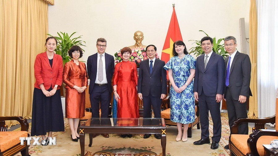 Bộ trưởng Ngoại giao Bùi Thanh Sơn tiếp bà Simona-Mirela Miculescu, Chủ tịch Đại hội đồng UNESCO. (Ảnh: TTXVN phát) Bộ trưởng Ngoại giao Bùi Thanh Sơn tiếp bà Simona-Mirela Miculescu, Chủ tịch Đại hội đồng UNESCO. (Ảnh: TTXVN phát)