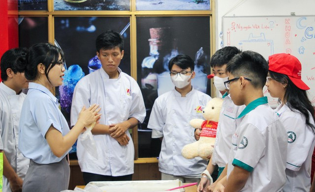 Học sinh tìm hiểu về các ngành nghề ngay từ khi học THCS.