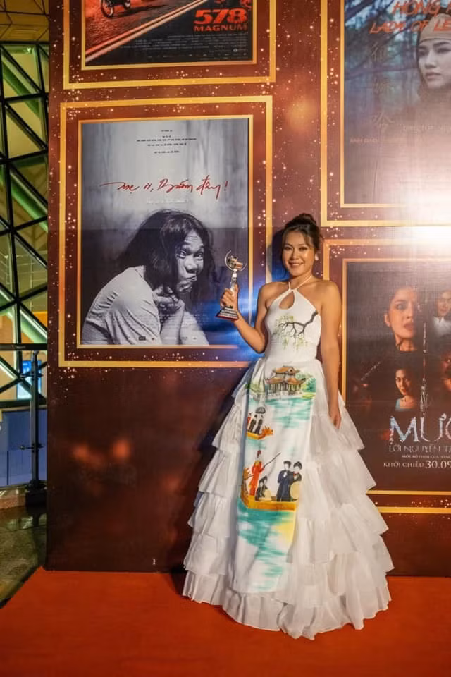 Năm 2023 nữ diễn viên quê Quảng Ngãi tái xuất điện ảnh và nhận được nhiều giải thưởng cho vai Đẹp trong Mẹ ơi, bướm đây. Ảnh FBNV