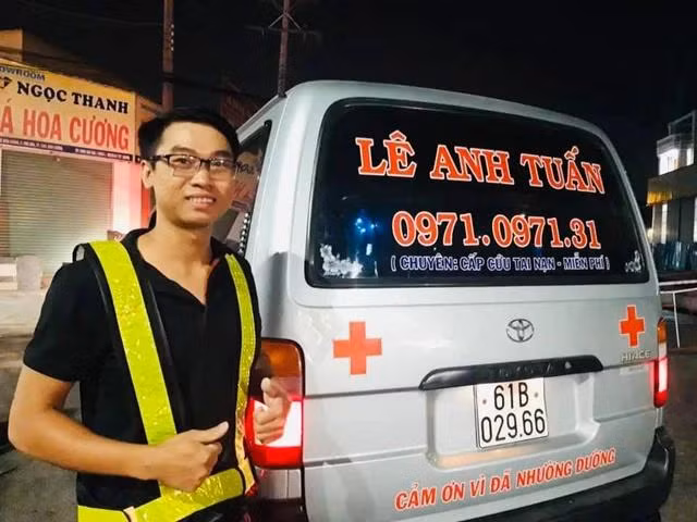 Lê Anh Tuấn chủ yếu cứu hộ cứu nạn về đêm. Tác giả cung cấp