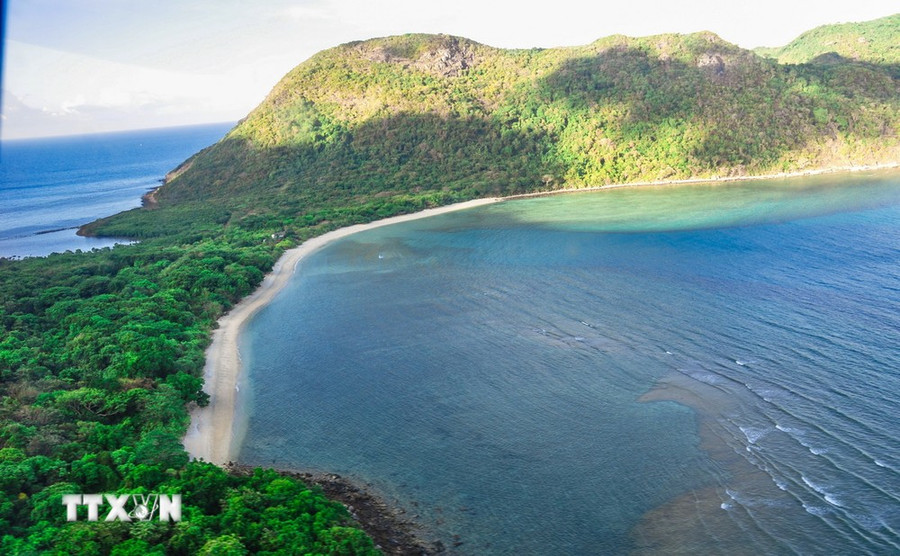 Bãi Cát Lớn-Hòn Bảy Cạnh, Vườn Quốc gia Côn Đảo, nơi sinh sản của nhiều rùa mẹ trong mùa sinh sản hàng năm. (Ảnh: TTXVN phát) Bãi Cát Lớn-Hòn Bảy Cạnh, Vườn Quốc gia Côn Đảo, nơi sinh sản của nhiều rùa mẹ trong mùa sinh sản hàng năm. (Ảnh: TTXVN phát)