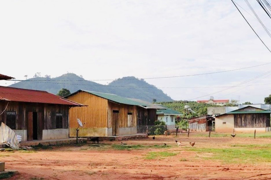 Hiện trên địa giới hành chính do tỉnh Đắk Nông quản lí đang có hàng trăm hộ dân của tỉnh Lâm Đồng đến dựng nhà sinh sống, sản xuất, phát triển kinh tế. Ảnh: Phan Tuấn Hiện trên địa giới hành chính do tỉnh Đắk Nông quản lí đang có hàng trăm hộ dân của tỉnh Lâm Đồng đến dựng nhà sinh sống, sản xuất, phát triển kinh tế. Ảnh: Phan Tuấn