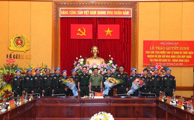 Thứ trưởng Lương Tam Quang và các đại biểu dự buổi lễ. (Nguồn: Báo Công an Nhân dân) Thứ trưởng Lương Tam Quang và các đại biểu dự buổi lễ. (Nguồn: Báo Công an Nhân dân)