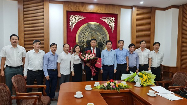 Ông Đặng Hà Việt (thứ 6 từ trái sang) khi nhậm chức Tổng cục trưởng Tổng cục TDTT vào tháng 5.2022. Ảnh: TỔNG CỤC TDTT