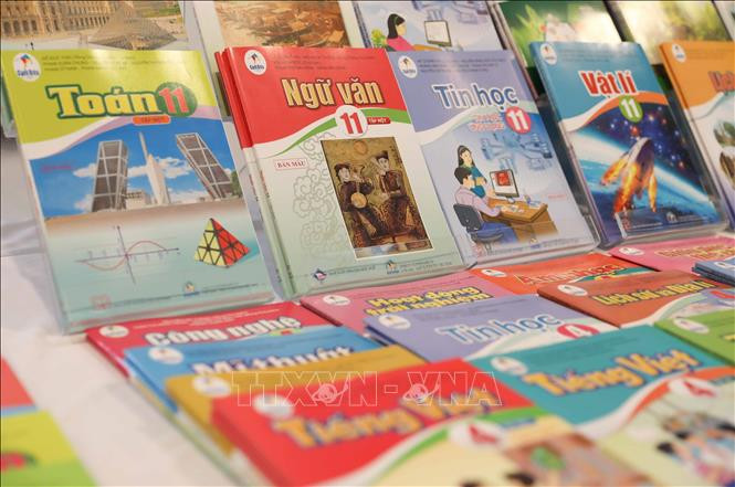 Sách giáo khoa Cánh diều lớp 11 được đưa vào giảng dạy trong năm học 2023 - 2024. Ảnh: Thanh Tùng/TTXVN Sách giáo khoa Cánh diều lớp 11 được đưa vào giảng dạy trong năm học 2023 - 2024. Ảnh: Thanh Tùng/TTXVN