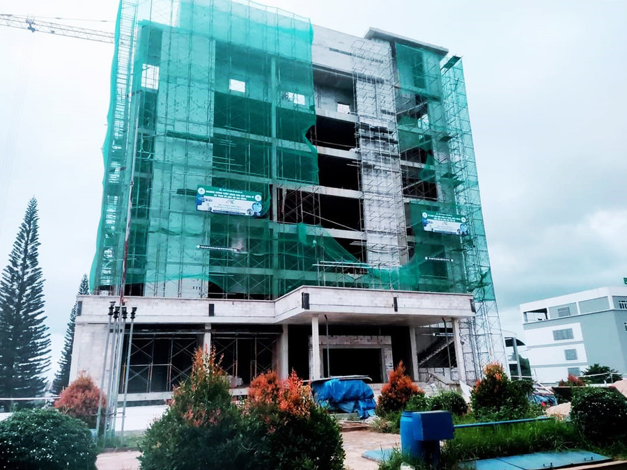 Gạch bê tông nhẹ khí chưng áp do Công ty phân phối sử dụng xây nhà cao tầng. Ảnh: T.T Gạch bê tông nhẹ khí chưng áp do Công ty phân phối sử dụng xây nhà cao tầng. Ảnh: T.T