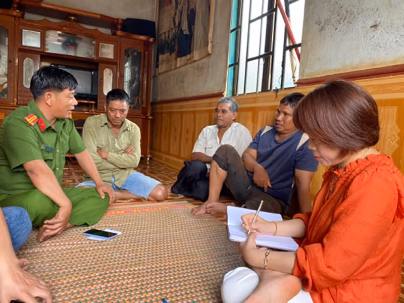 Những người trong cuộc kể lại sai lầm với cán bộ Công an và phóng viên Báo CAND.
