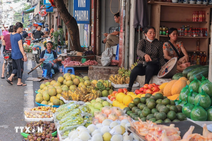 Chợ dân sinh trên đường Bạch Đằng đã lại nhộn nhịp trở lại, hàng hóa ê hề phục vụ nhu cầu mua sắm của nhân dân. (Ảnh: Hoàng Hiếu/TTXVN) Chợ dân sinh trên đường Bạch Đằng đã lại nhộn nhịp trở lại, hàng hóa ê hề phục vụ nhu cầu mua sắm của nhân dân. (Ảnh: Hoàng Hiếu/TTXVN)