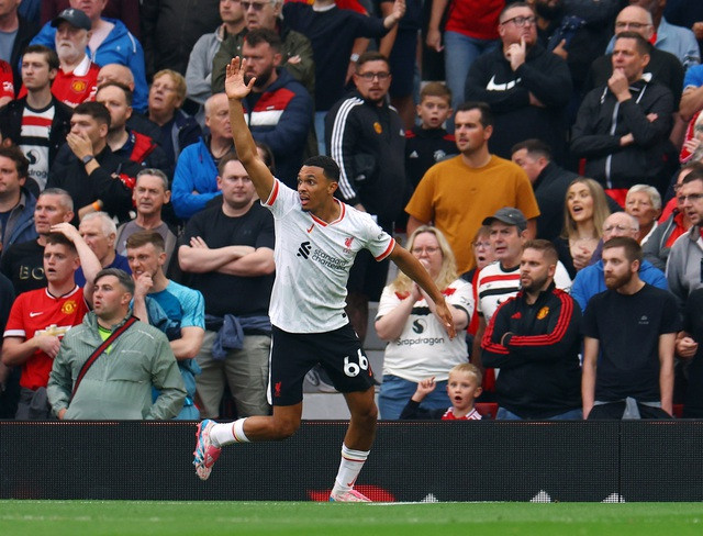 Trent Alexander-Arnold bị từ chối bàn thắng do lỗi việt vị Trent Alexander-Arnold bị từ chối bàn thắng do lỗi việt vị