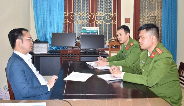 Vũ Ngọc Tý, Chủ tịch HĐQT kiêm Tổng giám đốc Công ty CP Tập đoàn vàng bạc đá quý ATV tại cơ quan công an. Ảnh: Công an Ninh Bình Vũ Ngọc Tý, Chủ tịch HĐQT kiêm Tổng giám đốc Công ty CP Tập đoàn vàng bạc đá quý ATV tại cơ quan công an. Ảnh: Công an Ninh Bình