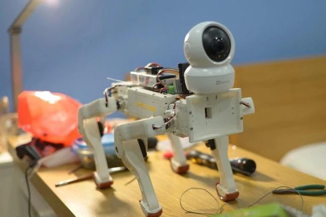 Mô hình robot bốn chân hỗ trợ tìm kiếm, cứu hộ người trong vùng bị sạt lở. ẢNH: NVCC Mô hình robot bốn chân hỗ trợ tìm kiếm, cứu hộ người trong vùng bị sạt lở. ẢNH: NVCC