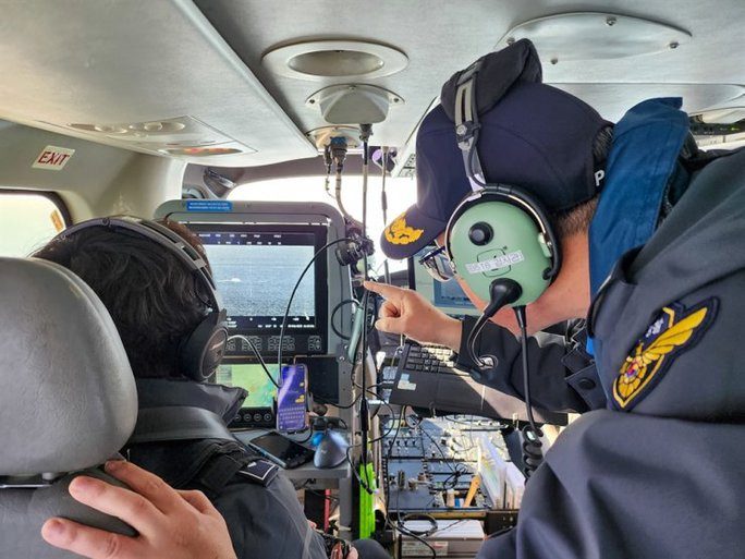 Lực lượng cứu hộ tìm kiếm các ngư dân mất tích. Ảnh: Lực lượng bảo vệ bờ biển Hàn Quốc. Lực lượng cứu hộ tìm kiếm các ngư dân mất tích. Ảnh: Lực lượng bảo vệ bờ biển Hàn Quốc.