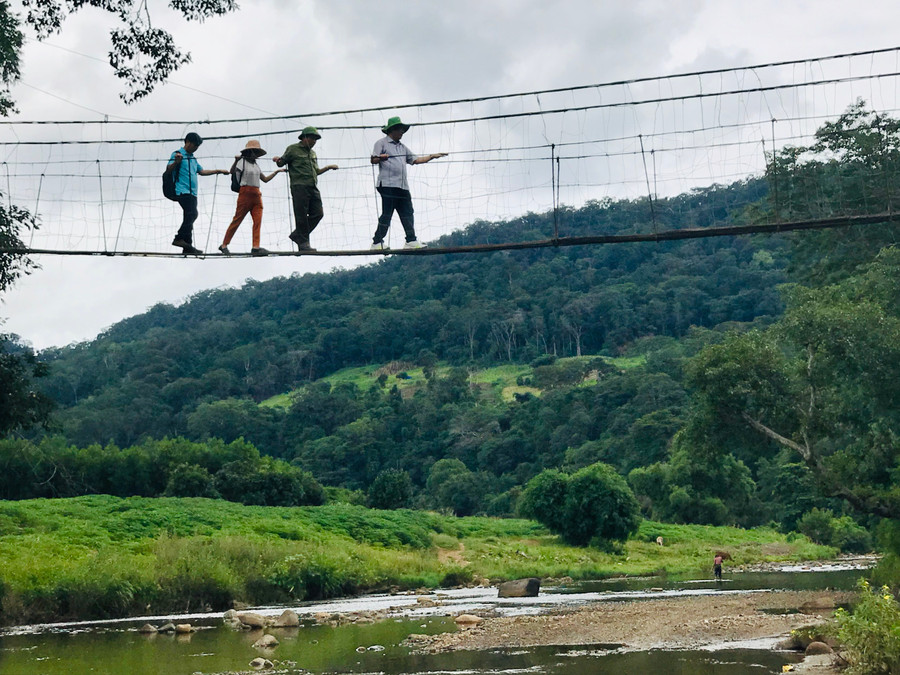 Cầu treo qua sông Ba, đường vào khu Tài Mậu (xã Krong, huyện Kbang). Ảnh: Đ.M.P Cầu treo qua sông Ba, đường vào khu Tài Mậu (xã Krong, huyện Kbang). Ảnh: Đ.M.P