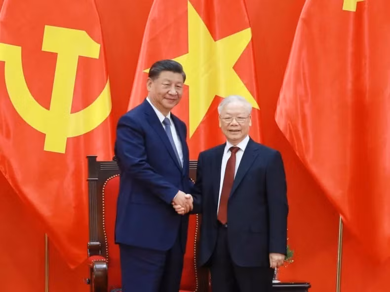 Tổng Bí thư Nguyễn Phú Trọng và Tổng Bí thư, Chủ tịch Trung Quốc Tập Cận Bình tại buổi gặp gỡ nhân sĩ hữu nghị và thế hệ trẻ Việt Nam-Trung Quốc. (Ảnh: TTXVN)