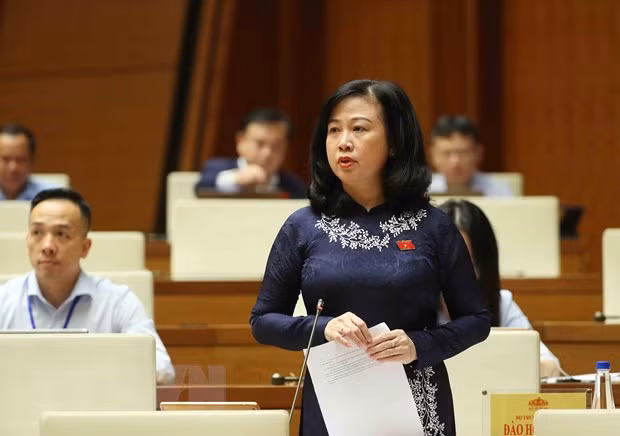 Bộ trưởng Bộ Y tế Đào Hồng Lan trả lời chất vấn. (Ảnh: An Đăng/TTXVN)