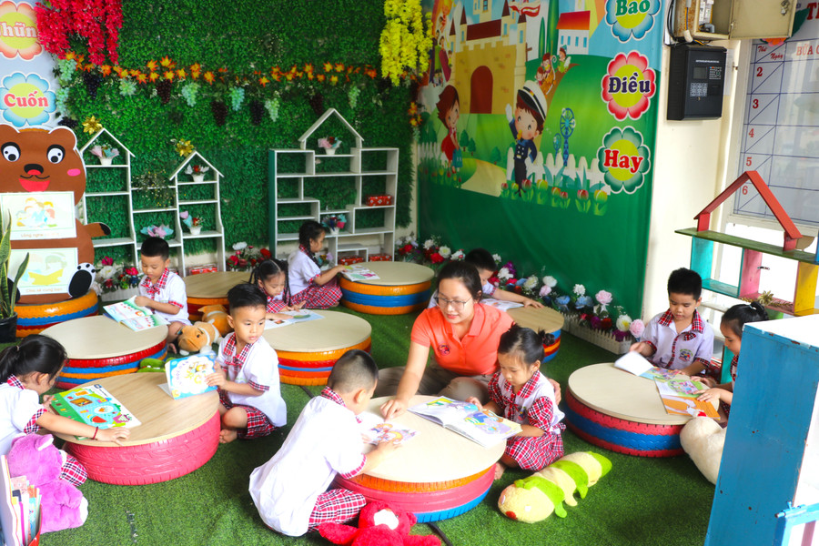 Cô và trò lớp lá Trường Mẫu giáo Mai Liên (phường An Phú, thị xã An Khê) hào hứng trong giờ học nhạc. Ảnh: N.M Cô và trò lớp lá Trường Mẫu giáo Mai Liên (phường An Phú, thị xã An Khê) hào hứng trong giờ học nhạc. Ảnh: N.M