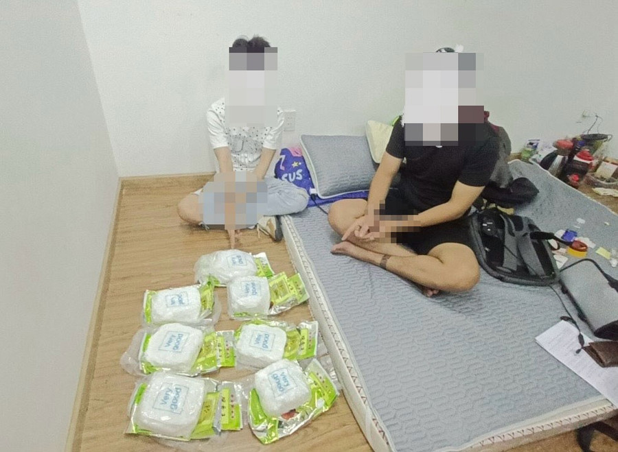 Các đối tượng cùng tang vật thu giữ Các đối tượng cùng tang vật thu giữ