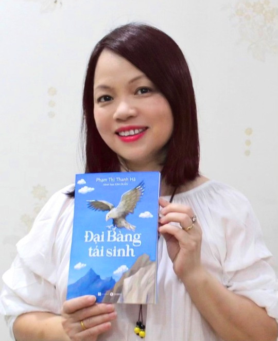 Tác giả Phạm Thị Thanh Hà và tác phẩm “Đại bàng tái sinh” Tác giả Phạm Thị Thanh Hà và tác phẩm “Đại bàng tái sinh”