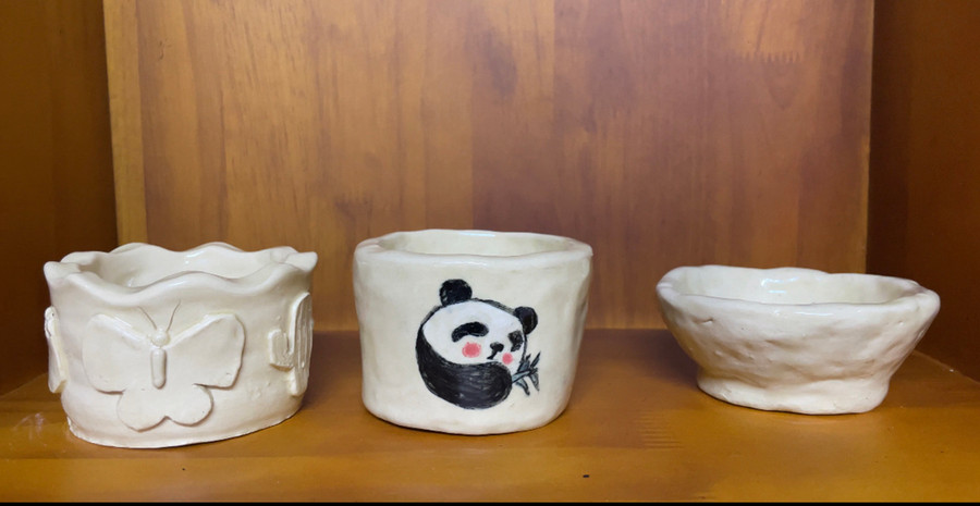 Sản phẩm gốm sau nung đầy nét ngộ nghĩnh trẻ thơ của các em nhỏ. Ảnh: Lam Nguyên Sản phẩm gốm sau nung đầy nét ngộ nghĩnh trẻ thơ của các em nhỏ. Ảnh: Lam Nguyên