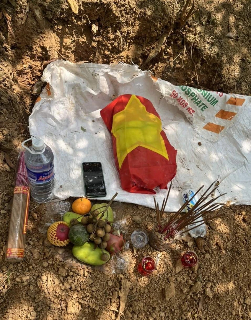 Phát hiện hài cốt liệt sĩ ở di tích Đồi 174. Ảnh: Bộ chỉ huy quân sự tỉnh Bình Định Phát hiện hài cốt liệt sĩ ở di tích Đồi 174. Ảnh: Bộ chỉ huy quân sự tỉnh Bình Định