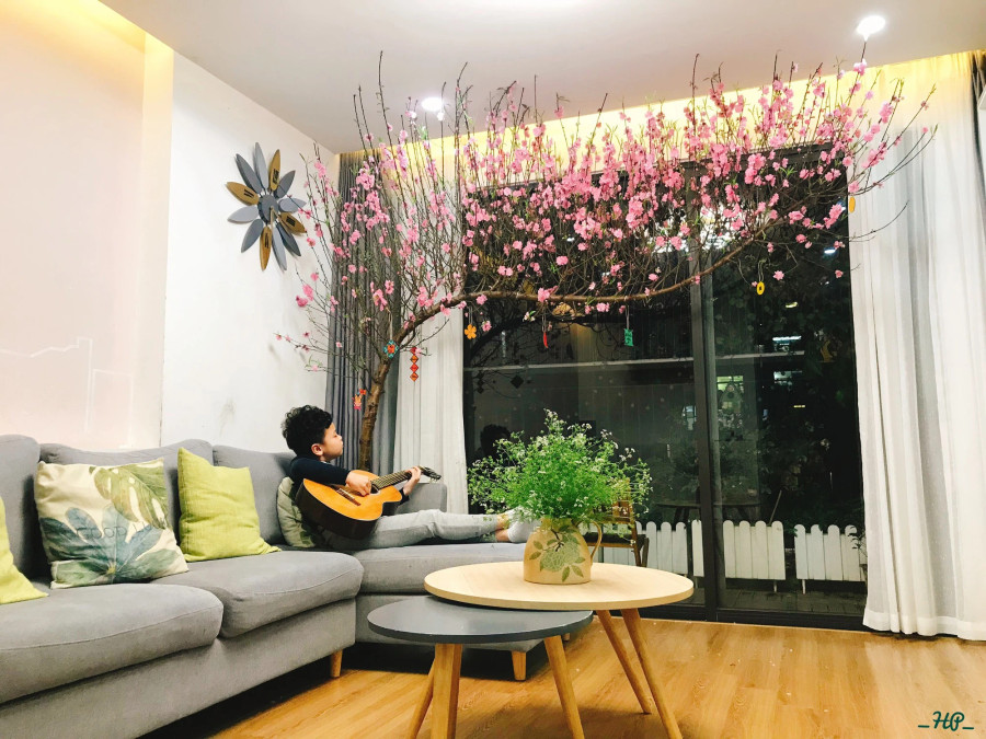 Góc nhà ngập tràn sắc xuân. Ảnh: THU HÀ