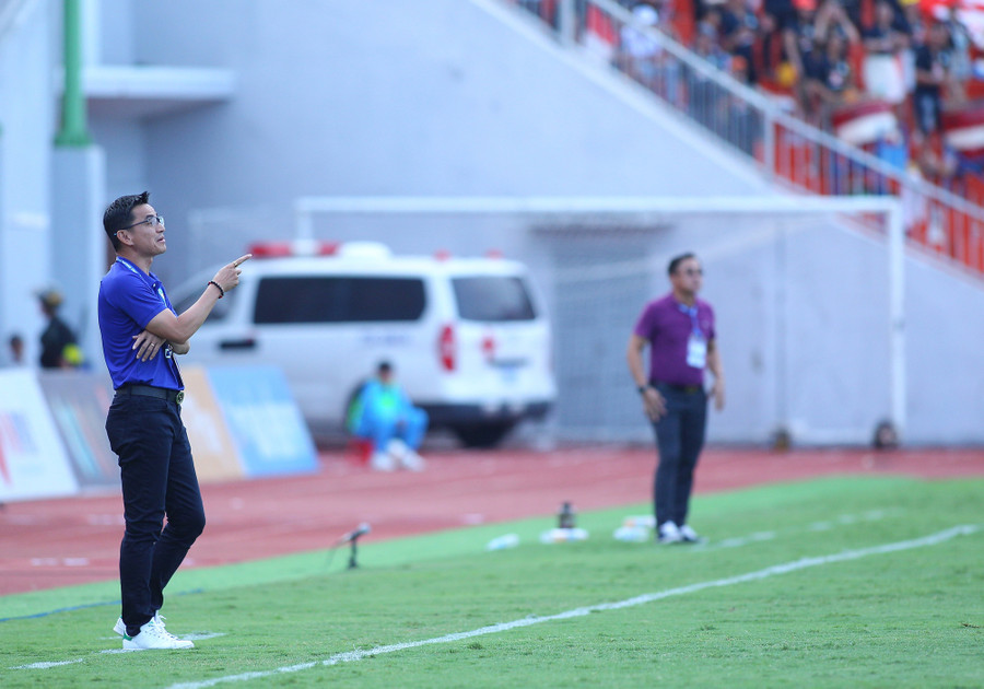 HLV Kiatisak đang nhắm đến mặt trận Cúp quốc gia HLV Kiatisak đang nhắm đến mặt trận Cúp quốc gia. Ảnh: Dũng Nguyễn