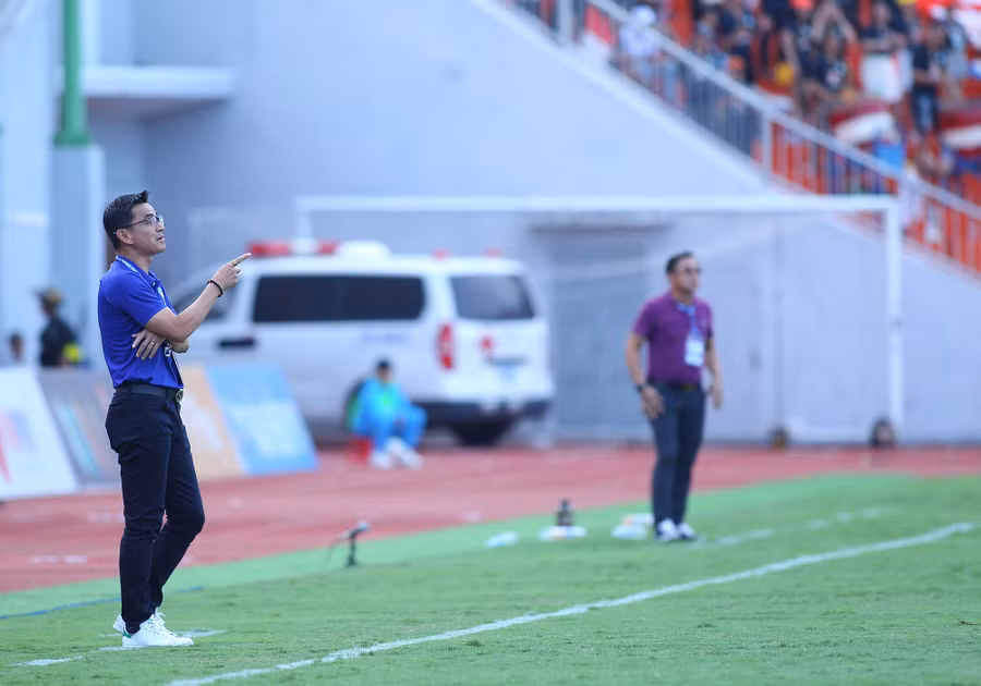 HLV Kiatisak đang nhắm đến mặt trận Cúp quốc gia. Ảnh: Dũng Nguyễn