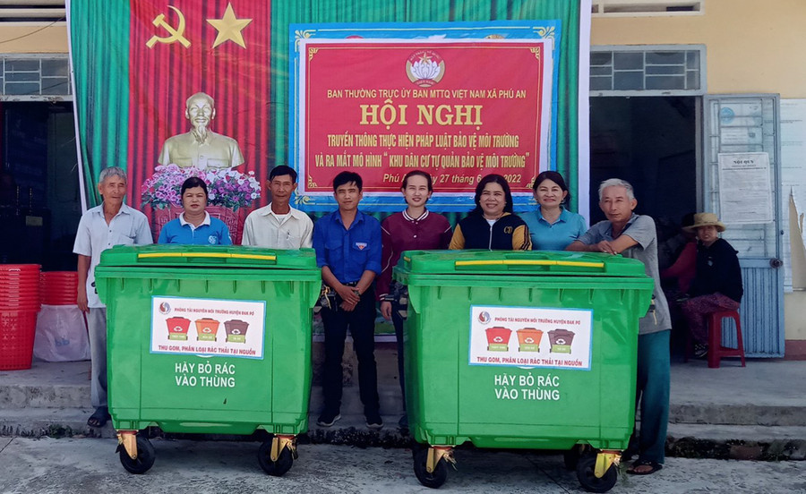 Đến nay, huyện Đak Pơ đã xây dựng được hơn 30 mô hình bảo vệ môi trường. Ảnh: N.H