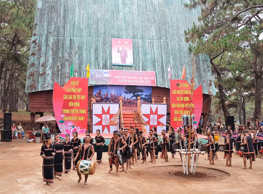 Ngày hội văn hóa các dân tộc huyện Đak Đoa là hoạt động tôn vinh và phát huy bản sắc văn hóa tại cộng đồng. Ảnh: Hoàng Ngọc
