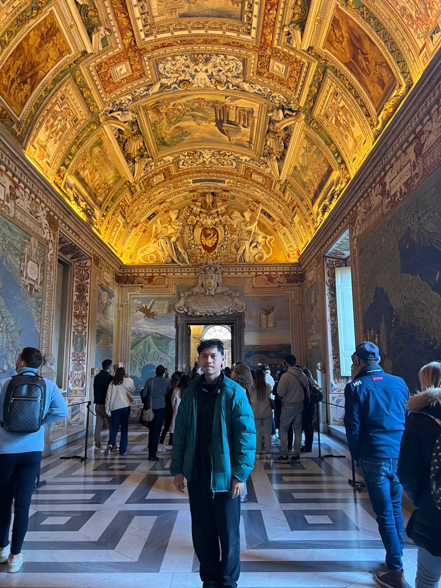 Trong một nhà thờ ở Ý.