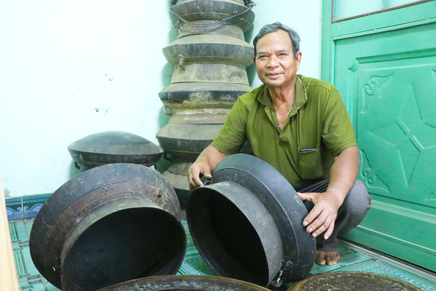 Nồi đồng quý được người dân ở tổ dân phố Plei-Pyang, thị trấn Kông Chro gìn giữ cẩn thận. Ảnh: An Phát Nồi đồng quý được người dân ở tổ dân phố Plei-Pyang, thị trấn Kông Chro gìn giữ cẩn thận. Ảnh: An Phát
