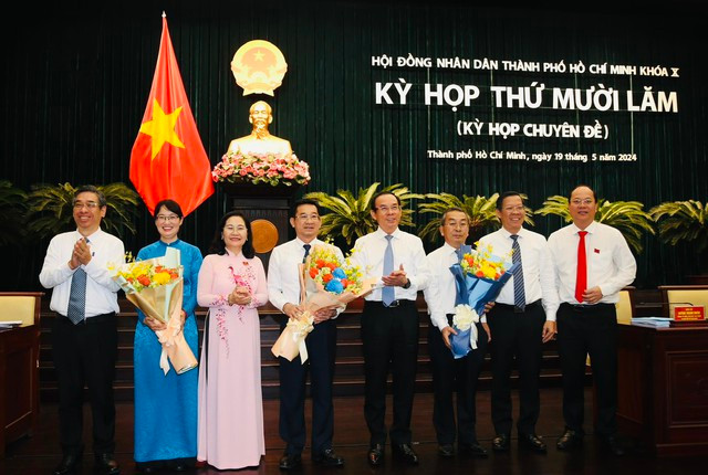 Lãnh đạo Thành ủy - HĐND - UBND TP HCM chúc mừng các nhân sự mới Lãnh đạo Thành ủy - HĐND - UBND TP HCM chúc mừng các nhân sự mới