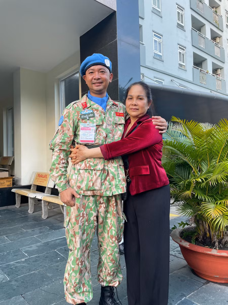 Trong con hẻm nhỏ đường Trần Khánh Dư, TP Đà Lạt, có người mẹ hiền luôn lo lắng cho cậu con trai trong những ngày đi xa làm nhiệm vụ quốc tế