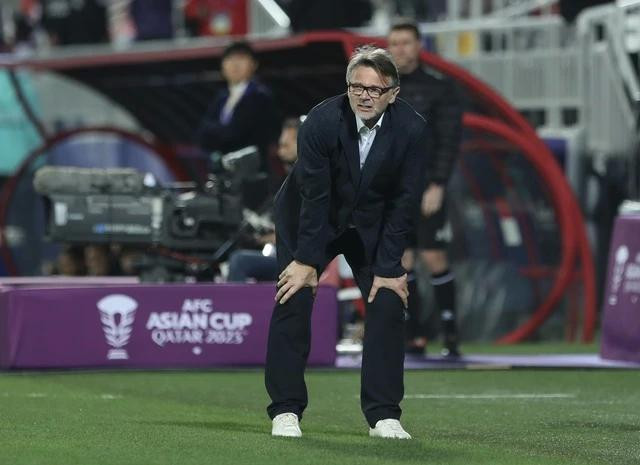 HLV Troussier chưa thể giúp đội tuyển Việt Nam có điểm. Ảnh: NGỌC LINH