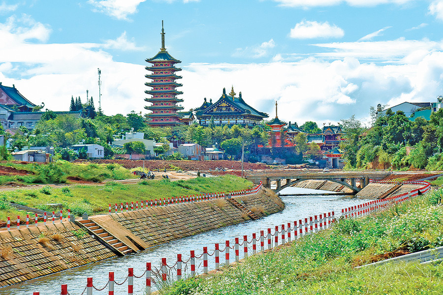 Một góc bờ kè suối Hội Phú. Ảnh: Đức Thụy Một góc bờ kè suối Hội Phú. Ảnh: Đức Thụy