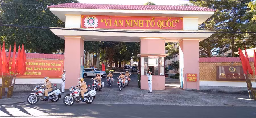 Lực lượng CSGT Công an tỉnh Gia Lai ra quân đợt cao điểm đảm bảo TT ATGT. Ảnh: Lê Anh