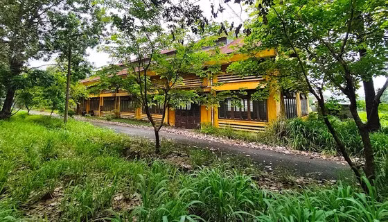 Cơ sở 2 Trường Trung cấp Kỹ thuật nông nghiệp TPHCM (số 52, đường 400, KP3, phường Tân Phú, TP Thủ Đức) bị bỏ hoang, xuống cấp. Ảnh: QUANG HUY