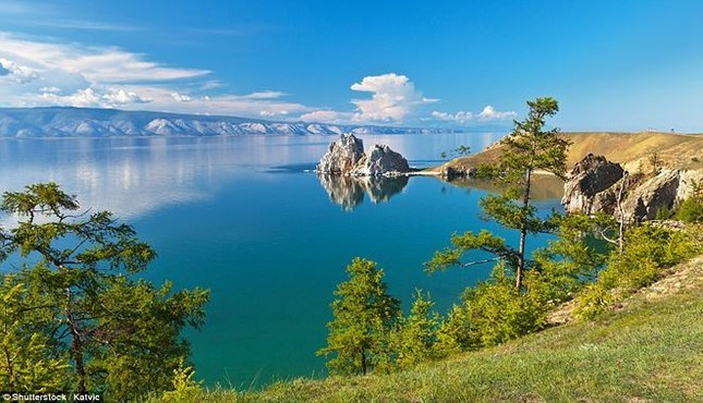 Cảnh quan ven hồ Baikal. Ảnh: Shutterstock. Cảnh quan ven hồ Baikal. Ảnh: Shutterstock.