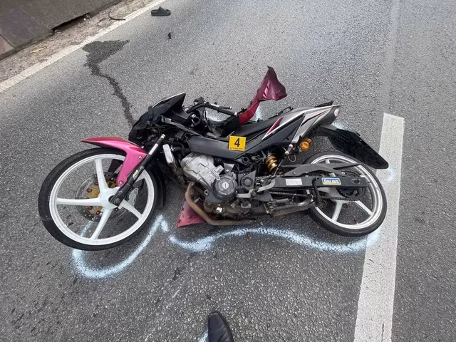 Xe máy do Trần Nguyễn Hoàng An điều khiển tông vào thành viên tổ công tác thuộc Phòng CSGT Công an tỉnh Bình Định. Ảnh:C.T.V