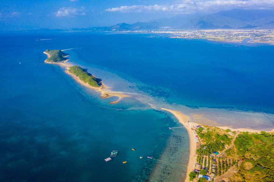 Lối đi bộ trên đảo Điệp Sơn, Khánh Hòa. Ảnh: BÙI VĂN HẢI Lối đi bộ trên đảo Điệp Sơn, Khánh Hòa. Ảnh: BÙI VĂN HẢI