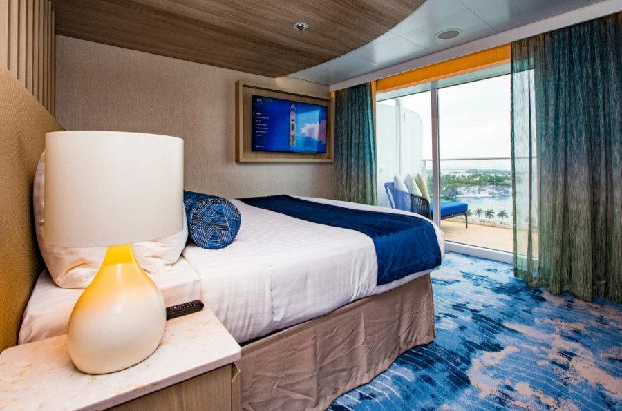 Có tổng cộng 28 loại phòng trên tàu. Tuy nhiên, đắt nhất là Ultimate Family Townhouse - căn hộ ba tầng có sức chứa 6 người, có cầu trượt trong nhà và tấm bạt lò xo, không gian chiếu phim, phòng karaoke, sân riêng, hai ban công và các tiện nghi khác. Mặc dù có giá lên tới 80.000 đô la Mỹ một tuần, nhưng căn này đã được bán hết cho cả năm 2024. Ảnh: Saul Martinez - The Washington Post/Business Insider