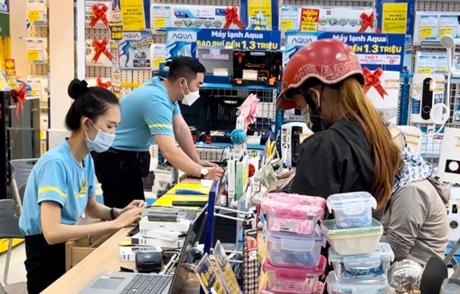 Các doanh nghiệp bắt đầu phát triển hệ thống kinh doanh hiện đại tại vùng nông thôn. Ảnh: V.T Các doanh nghiệp bắt đầu phát triển hệ thống kinh doanh hiện đại tại vùng nông thôn. Ảnh: V.T