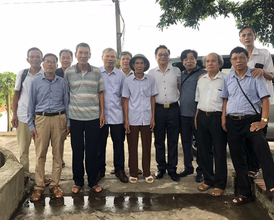 Các cựu chiến binh là đồng đội của ông Rơ Chăm Hết. Ảnh: C.N