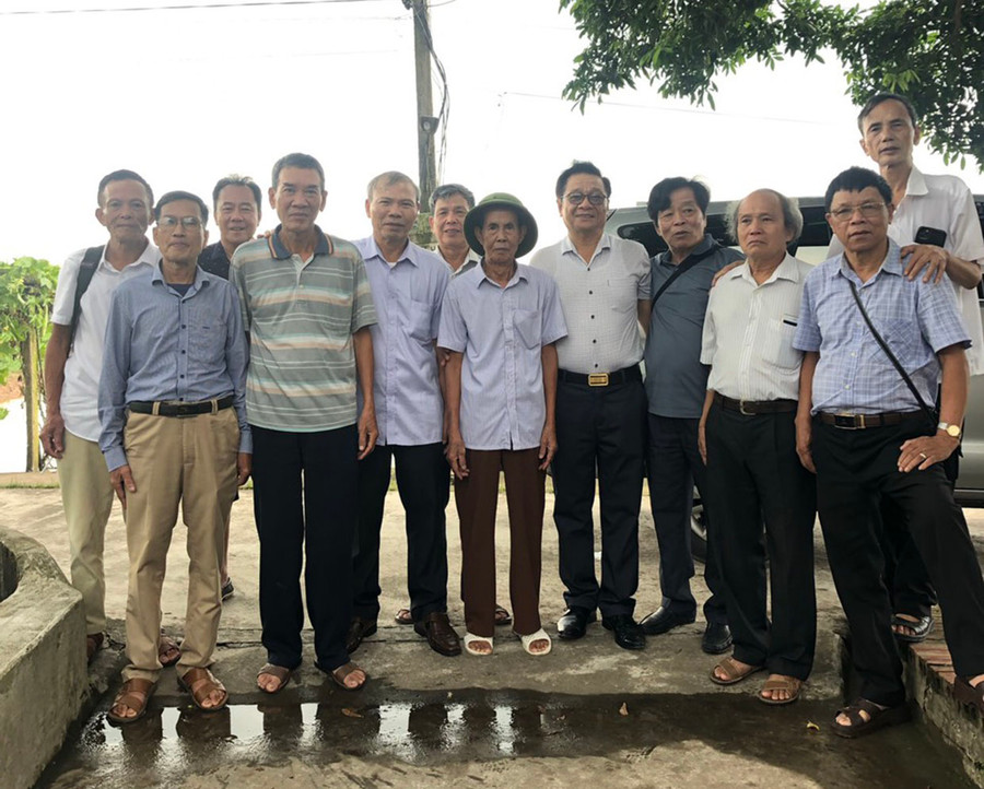 Các cựu chiến binh là đồng đội của ông Rơ Chăm Hết. Ảnh: C.N Các cựu chiến binh là đồng đội của ông Rơ Chăm Hết. Ảnh: C.N