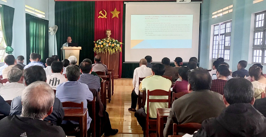 Quang cảnh hội nghị tập huấn triển khai Cuộc vận động “Người Việt Nam ưu tiên dùng hàng Việt Nam” tại huyện Đak Đoa. Ảnh: Ngọc Anh