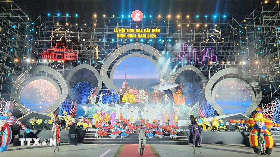 Các tiết mục văn nghệ đặc sắc trình diễn tại lễ khai mạc. (Ảnh: Sỹ Thắng/TTXVN) Các tiết mục văn nghệ đặc sắc trình diễn tại lễ khai mạc. (Ảnh: Sỹ Thắng/TTXVN)