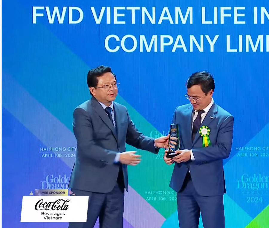 Đại diện Công ty THHH Gamuda Land Việt Nam, 1 trong 50 doanh nghiệp FDI nhận Giải thưởng Rồng Vàng. Đại diện Công ty THHH Gamuda Land Việt Nam, 1 trong 50 doanh nghiệp FDI nhận Giải thưởng Rồng Vàng.