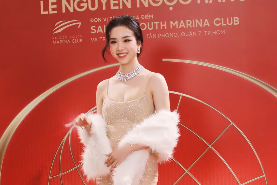 Trong khi đó, Á hậu Thúy An, đại diện Việt Nam tại Hoa hậu Liên lục địa 2019 cho biết ban giám khảo sẽ luôn quan sát những thí sinh để chấm điểm nên mong đàn em tích cực trau dồi kỹ năng và thể hiện hết khả năng của mình tại đấu trường này. Ảnh: Minh Hy